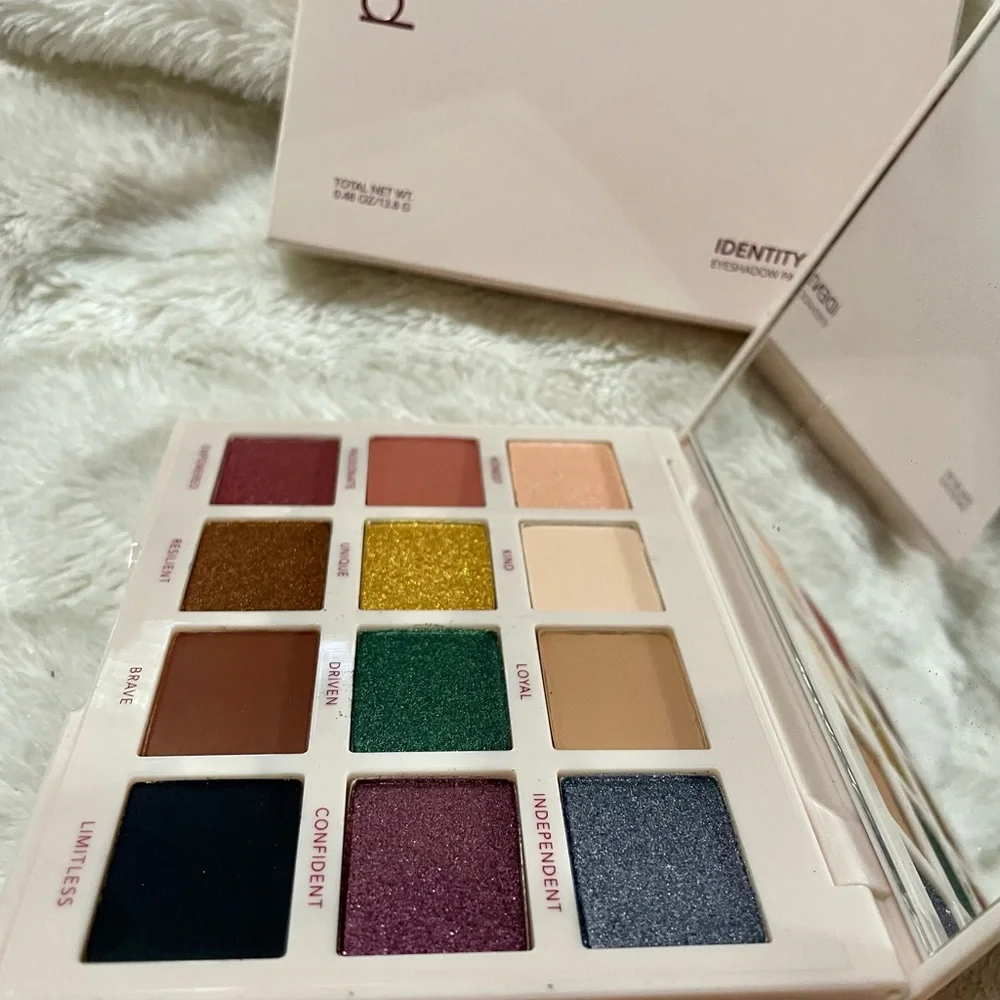 New makeup bundle - Picture 5 of 7